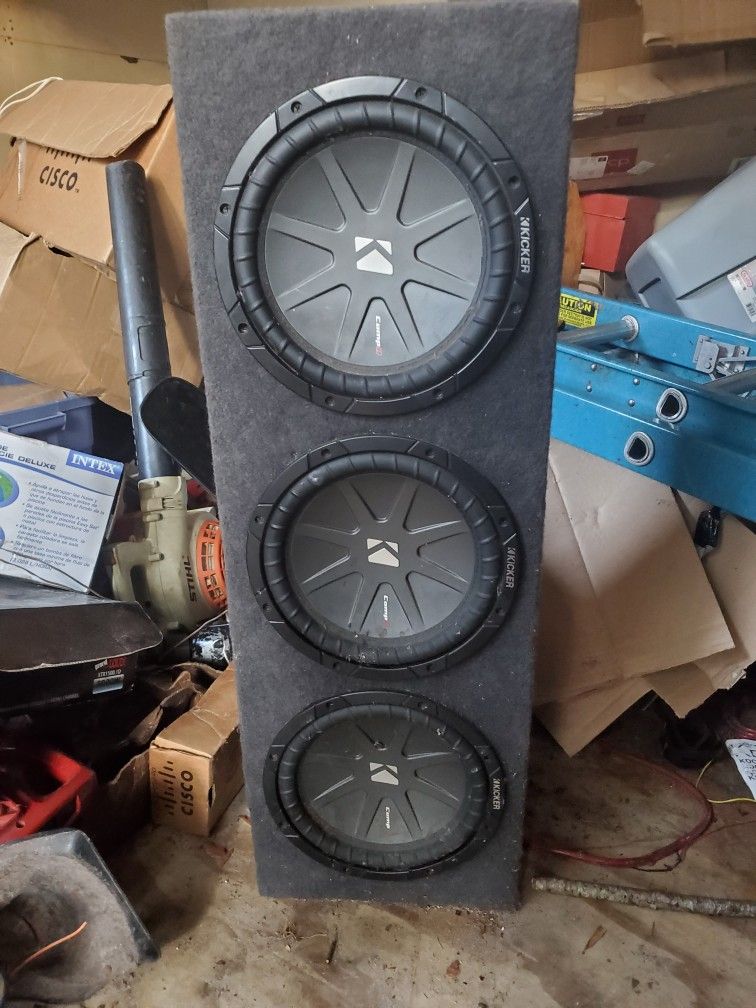 Subwoofer Box With 3- 10" Kicker Comps
