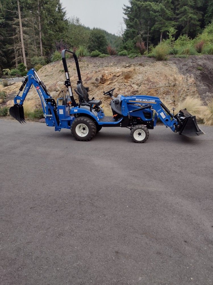 New Holland Tractor With Backhoe 