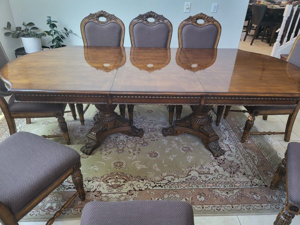 Elegant Dining Room Table With 8 CHAIRS.