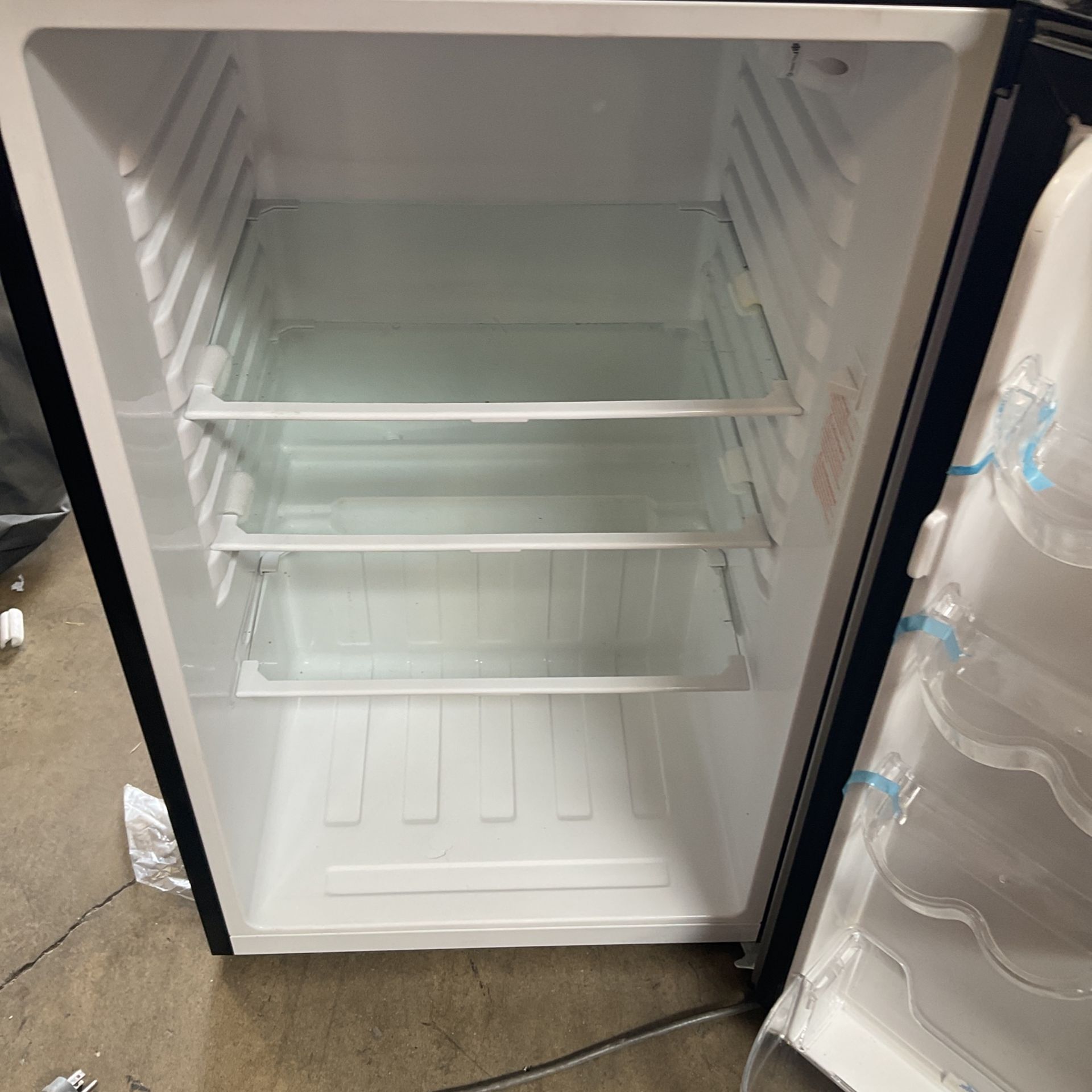 Used Frigidaire Mini Fridge Refrigerator Freezer 4.5 cubic