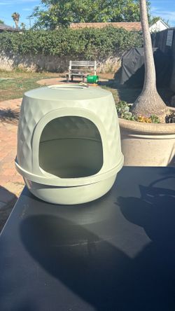 Cat litter box