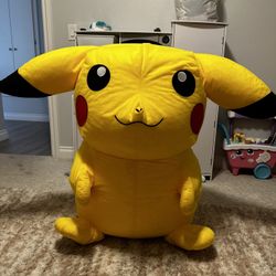 Giant Pikachu 