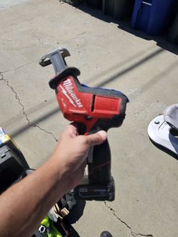 Milwaukee M12 Havksaw With Battery