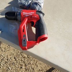 Milwaukee
M12 FUEL 12V Lithium-lon
Brushless Cordless 4-in-1
Installation 3/8 in. Drill Driver
with 4 Tool Head (Tool-Only)
