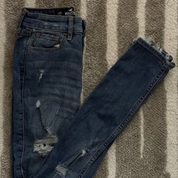 Hollister Distressed Skinny Blue Denim Jeans Women Ripped Accents Medium Wash