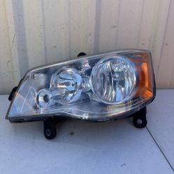 208 Left Front Highlights Dodge Grand Caravan 