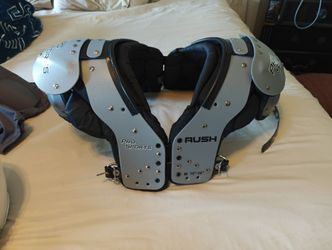 Pro sports shoulder pads