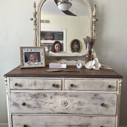 Vintage Distressed Dresser/Vanity