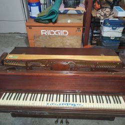 Everett Piano