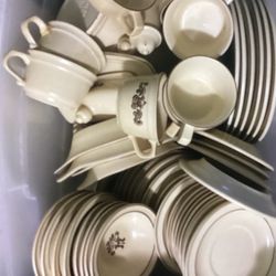 Vintage Of Pfaltzgraff Pattern 60 Pieces Set In Good Condition Asking $300. Obo 