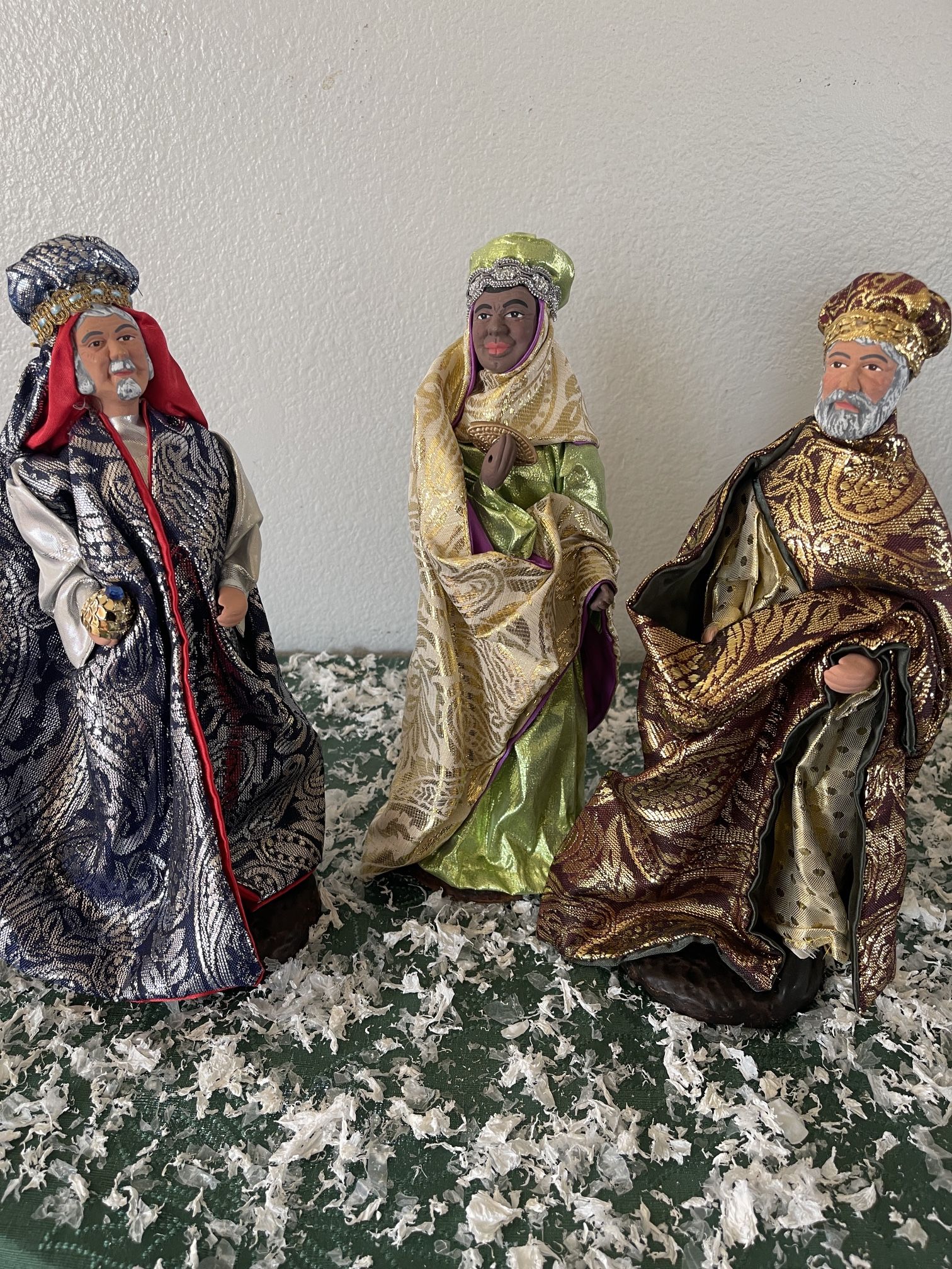 BEAUTIFUL  VINTAGE NATIVITY SET
