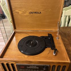 🎵 Detrola Vintage Record Player – Turntable / CD / Cassette / Radio