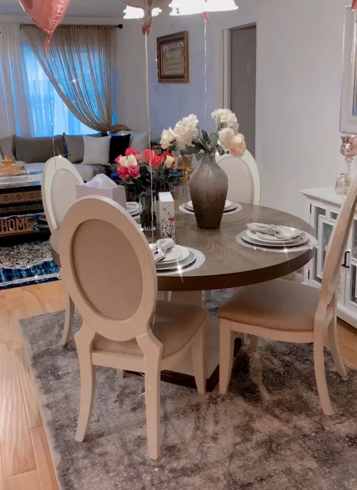 Round Dining Room Table W/ Chairs