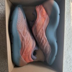 Yeezy 700 Copper Fade Size 11.5
