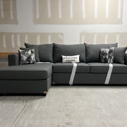 ⚪️ New Sofa Chaise Sectional in Carbon Gray