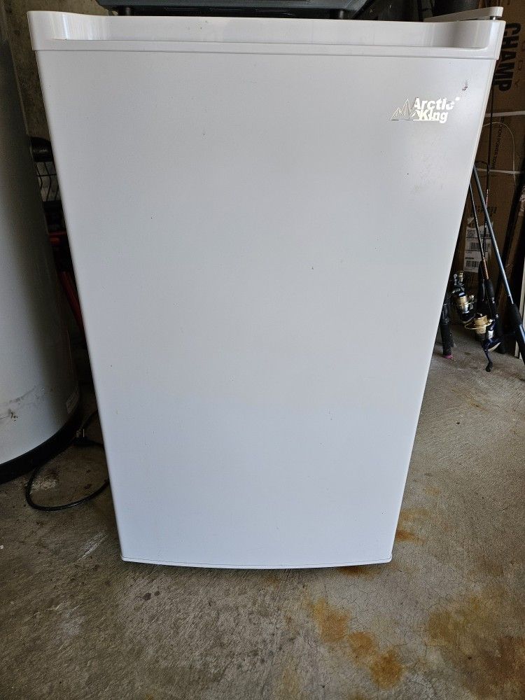 Arctic King Freezer-Stand Up 3 Cubic Ft