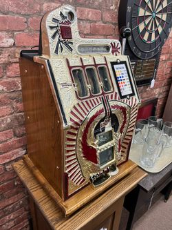 1930s Mills 10 Cent War Eagle Slot Machine