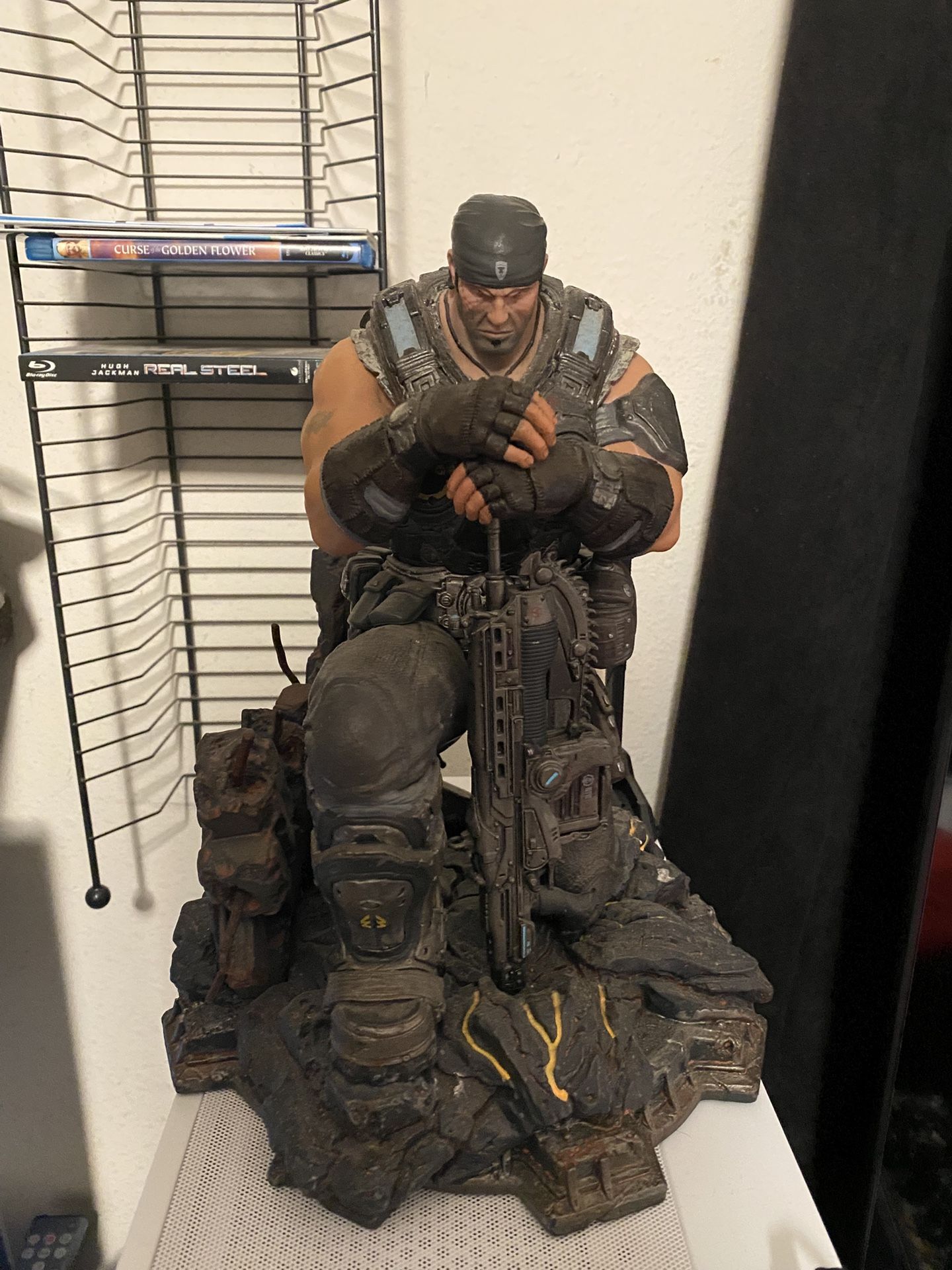Gears Of War 3 Marcus Fenix Statue 