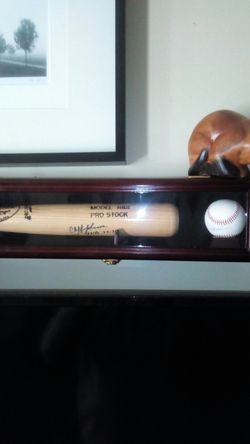 Cliff Johnson sighned NY Yankee's WC champions 1977-78 bat& sighned baseball in display case with certificate's of authenticity