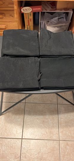 Total of 4 kitchen restaurants aprons. Long 33 inch, 14 inch $2 for each. $6 for 4