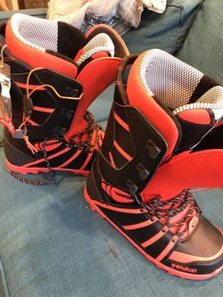 Snowboarding Boots (new) thirtytwo brand - Fits 8, 8.5 or 9. 230.00 or best offer
