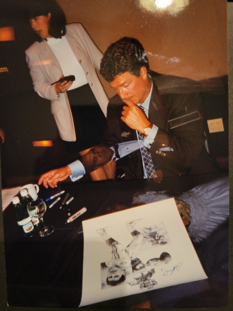 Miami Dolphins great Dan Marino signed 16 X 20 black-and-white lithograph