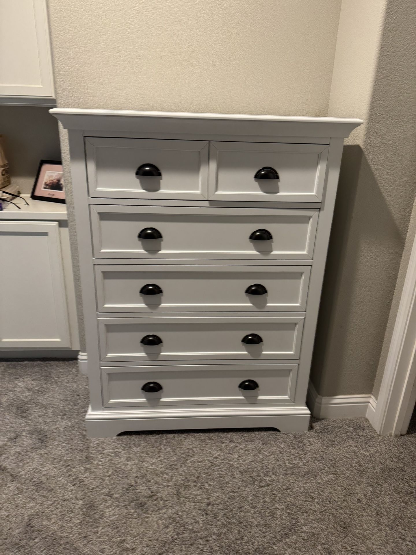 Alecia Dresser 6 Drawer White Like New $500
