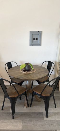 Dining Table +Chairs
