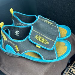 Keen Swimming Shoes Size 3 $15