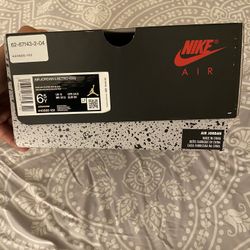 Jordan 5 Fire Red       Size 6.5