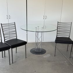 42" Round Glass Kitchen Table With four Chairs