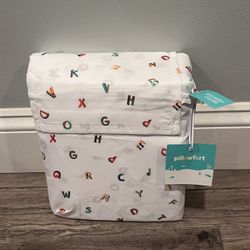 NEW - Pillowfort Brand 4 Piece Full Size Microfiber Sheet Set With Rainbow Alphabet Letters. 