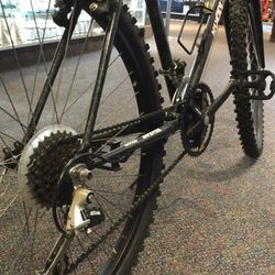 BCA Rocky Tange MTB Mountain bike, 22in Seat Pole 38 Inch Frame 26 In Tires Excellent Condition 