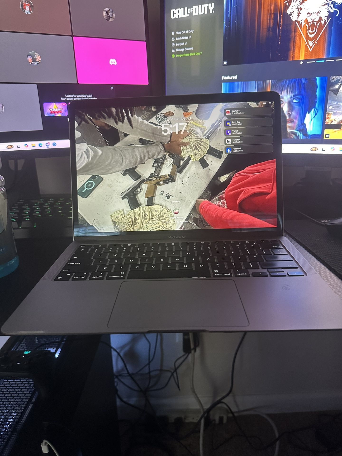 2020 apple mac book air 13 inch M1 8 core & 7 core CPU 8 GB RAM & 256 of SSD