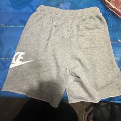 Nike shorts mid
