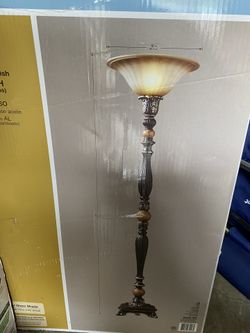 Hampton bay Floor Lamp  *Damage*