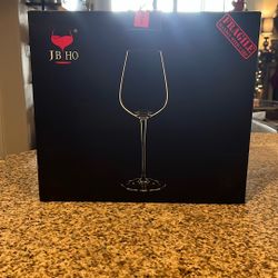 🍷New In box Italian Crystal wine Glass Set