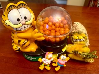 Garfield Gumball Machine w/figurines & Hula Dancer