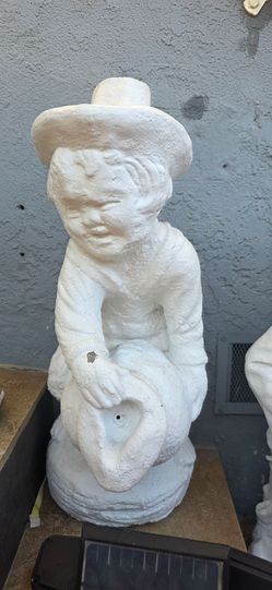 Kid garden statue