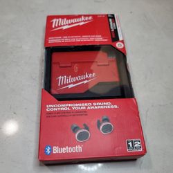 Milwaukee
REDLITHIUM USB Bluetooth Jobsite Ear Buds