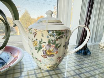 Brand new Park Château Floral Teapot