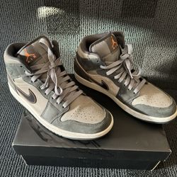 Nike AJ1 MID SE size 8.5