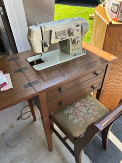 Vintage 1950’s Domestic Sewing Machine