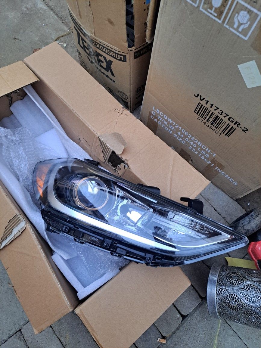 Hyundai Elantra Light