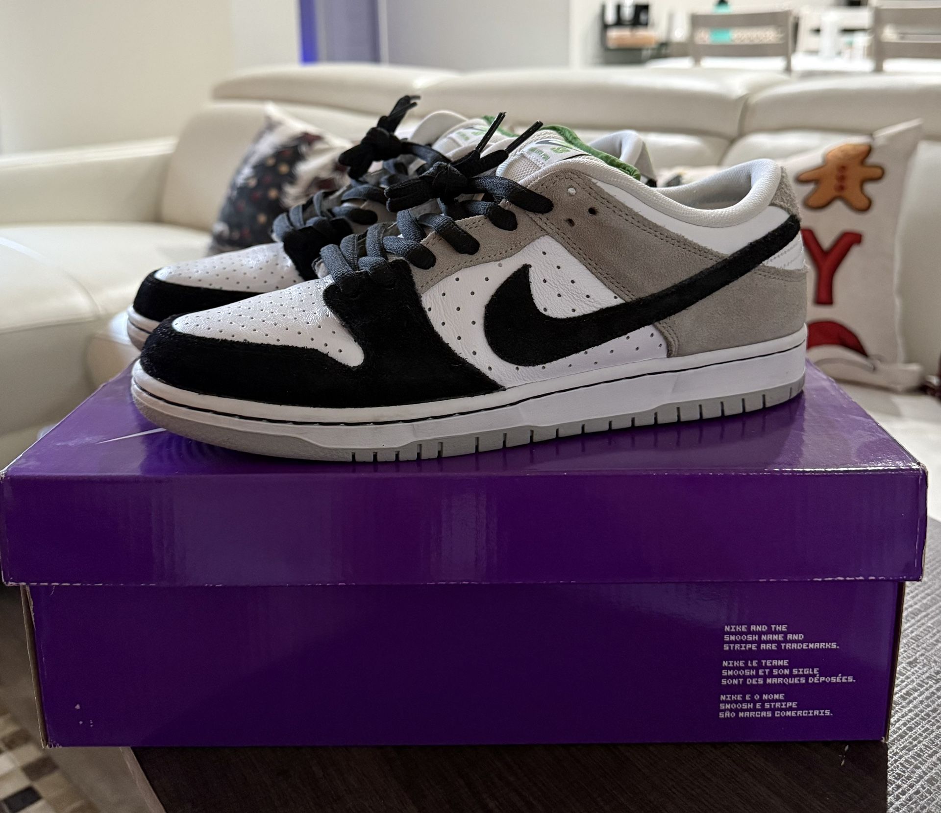 Nike SB Dunk Low Chlorophyll 9.5 + Box + Extra Laces