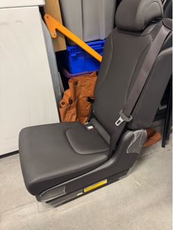2024 KIA Carnival LX Seat