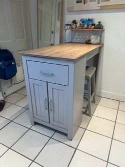 Kitchen Island with 2 Stools