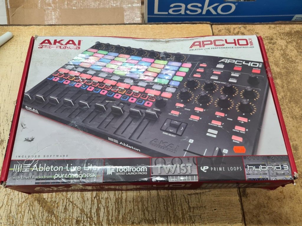 Akai Professional APC40 MKII - USB MIDI Controller for 1 to 1 Mapping with Ableton Live Lite with 5x8 Clip Launch Matrix, Knobs and Faders
