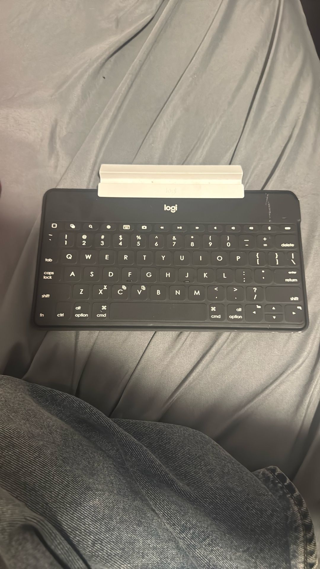 Logi wireless Bluetooth keyboard for phones