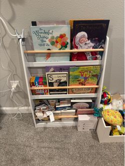 Nursery bookshelf